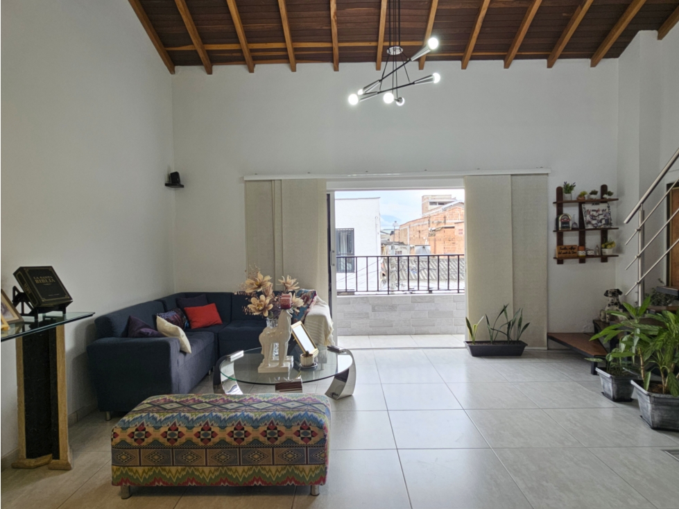 Apartamento dúplex de 3 alcobas en venta. Medellín, Santa Fé — foto 3