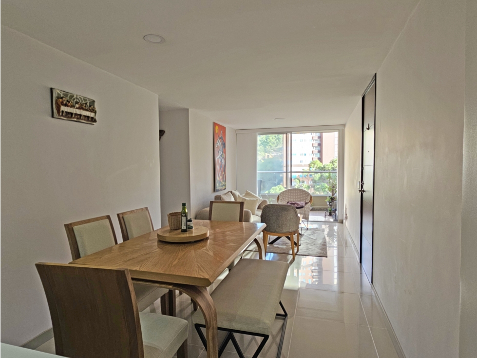 Apartamento de 3 alcobas más servicio en venta. Sabaneta, V San José