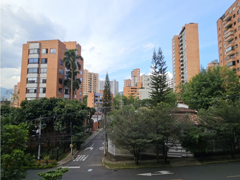 Apartamento de 4 alcobas en venta. Medellín, El Poblado Alejandría — foto 2