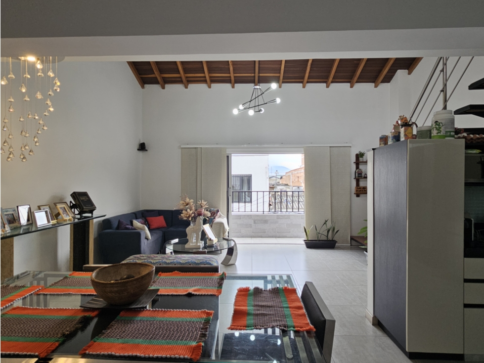 Apartamento dúplex de 3 alcobas en venta. Medellín, Santa Fé — foto 2