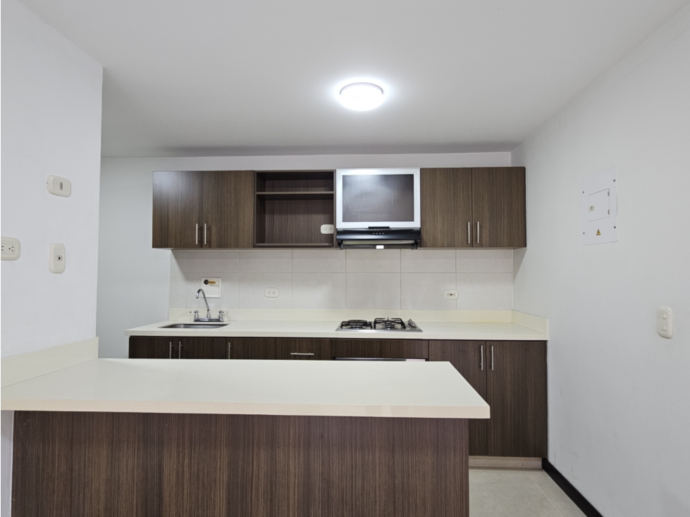 Apartamento de 3 alcobas y servicio en venta. Sabaneta, San José — foto 2
