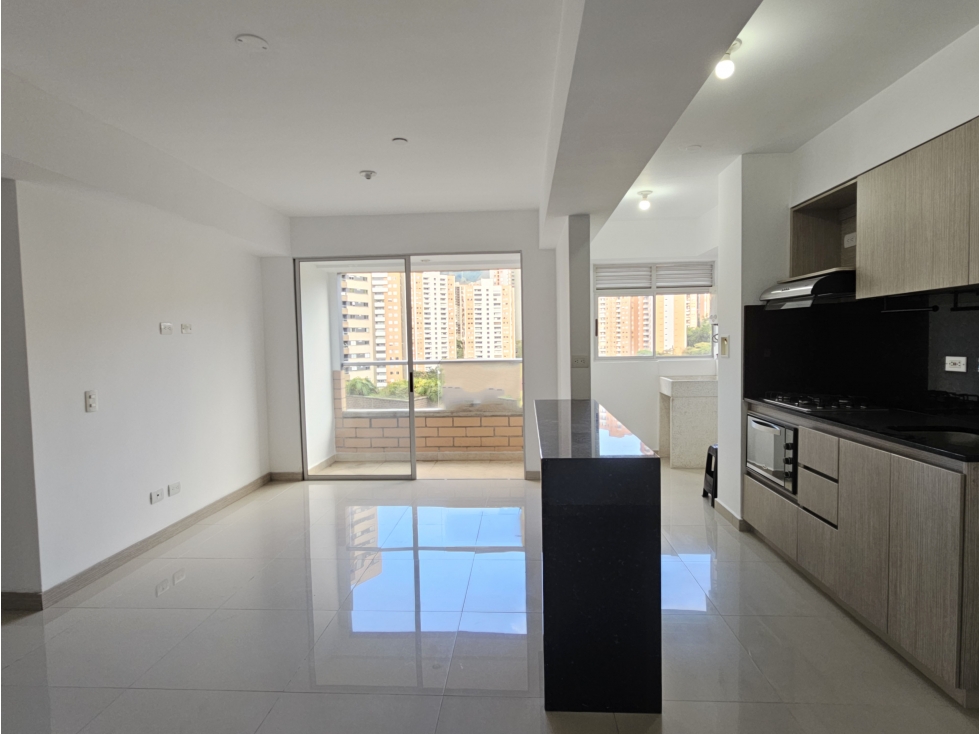 Apartamento de 3 alcobas en venta. Sabaneta, Tres Esquinas — foto 2