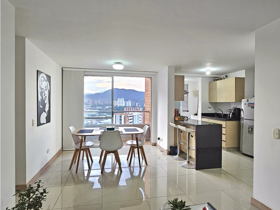 Apartamento de 3 alcobas en venta. Sabaneta, Tres Esquinas