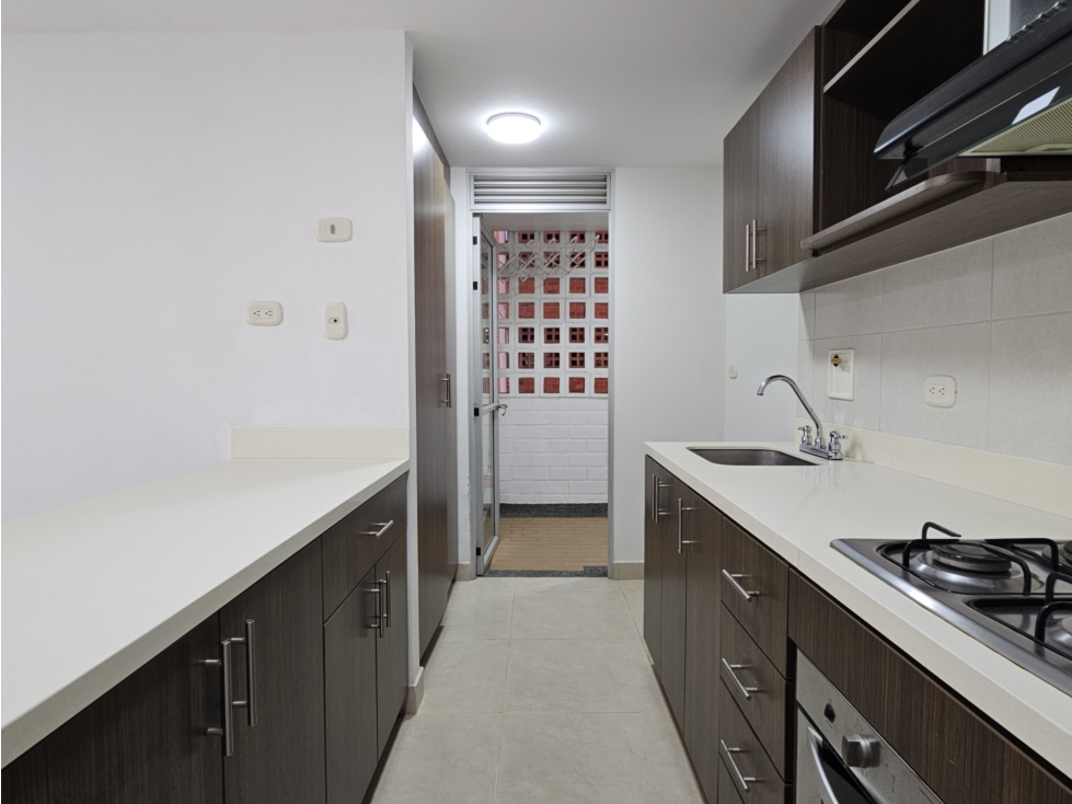 Apartamento de 3 alcobas y servicio en venta. Sabaneta, San José — foto 3