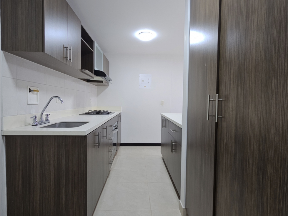 Apartamento de 3 alcobas y servicio en venta. Sabaneta, San José — foto 4