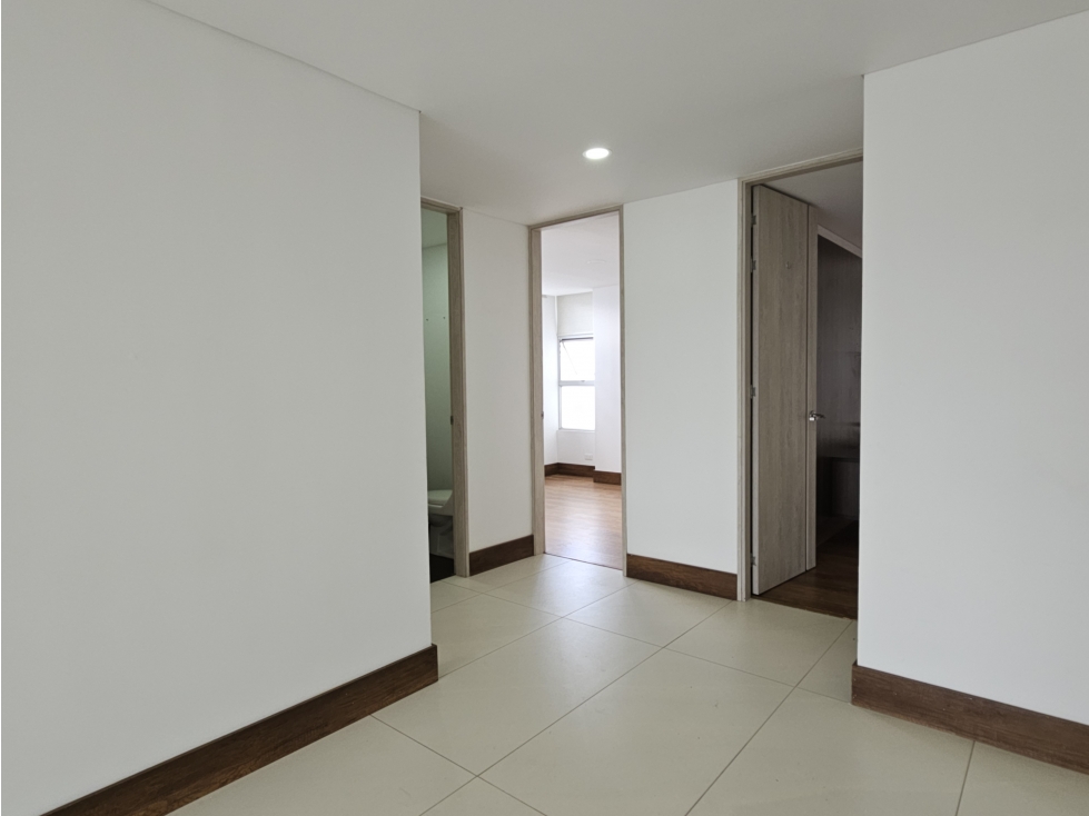 Apartamento de 3 alcobas con baño en venta. Sabaneta, Las Lomitas — foto 5
