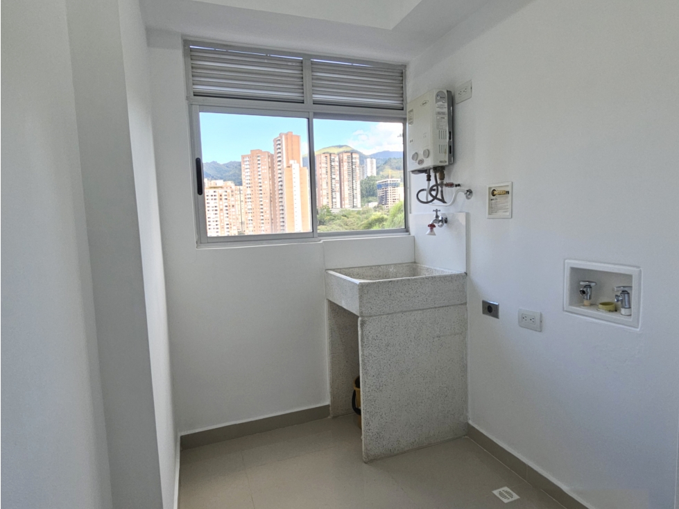 Apartamento de 3 alcobas en venta. Sabaneta, Tres Esquinas — foto 6