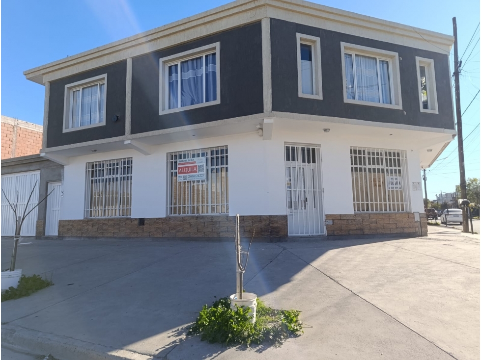 alquiler local comercial, esq. de La Plata y Albarracín, Puerto Madryn - 2