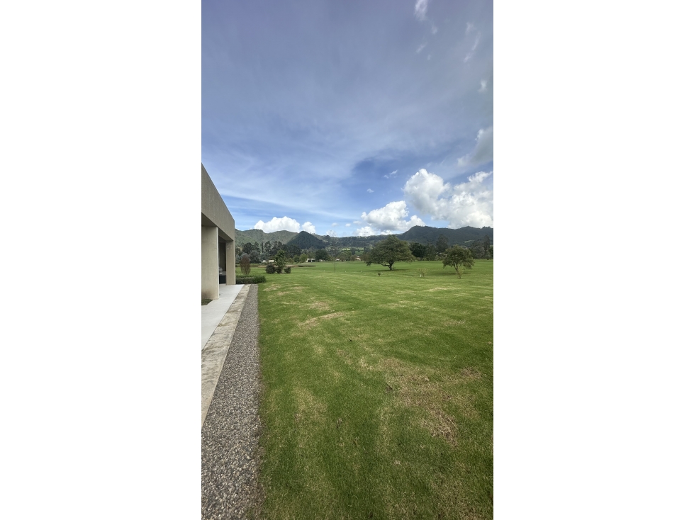 VENDO CASA EN LA PRADERA DE POTOSI