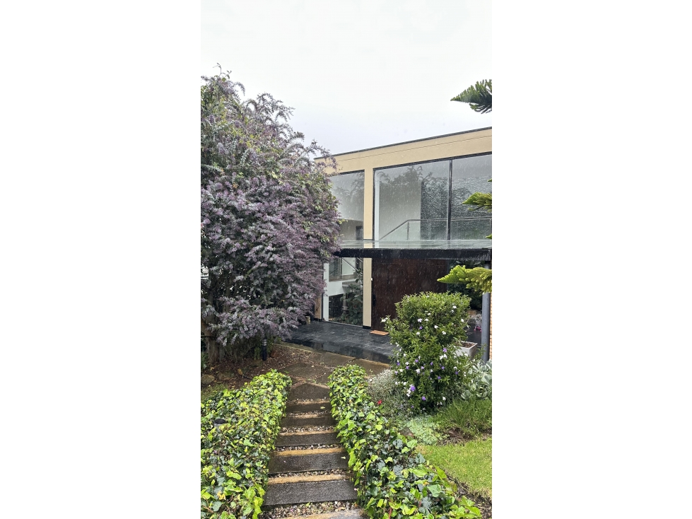 VENDO CASA EN VALLE ALTO