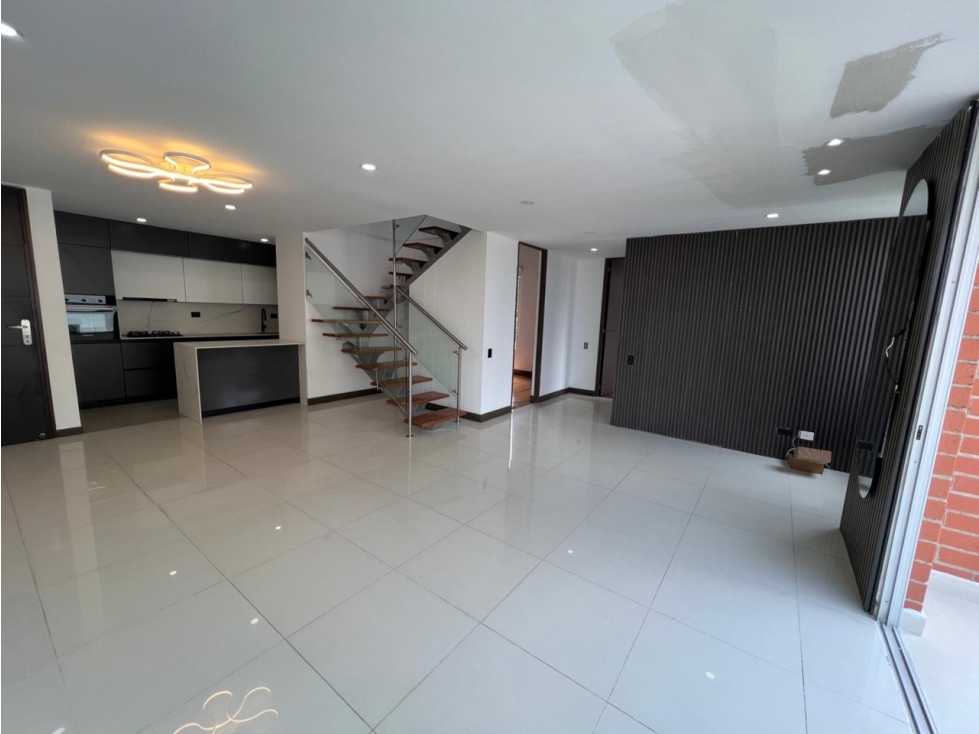VENDO EN ENVIGADO PENTHOUSE DUPLEX, DOS PARUEADEROS