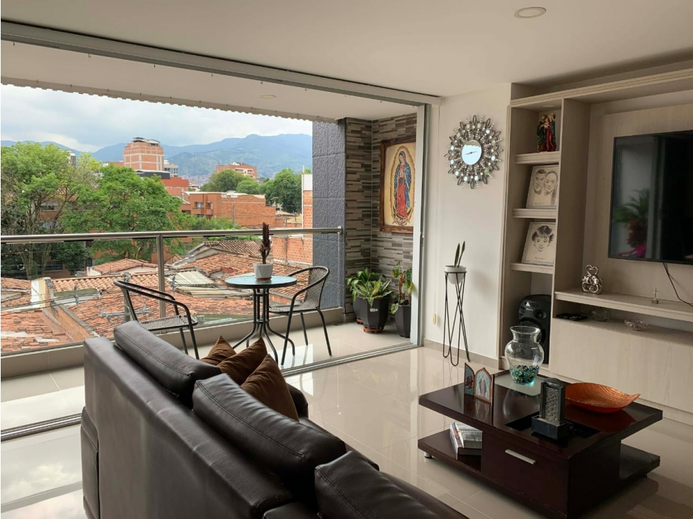VENDO APARTAMENTO EN LOS COLORES, MEDELLIN, 114 M2 PARQUEADERO y ÚTIL