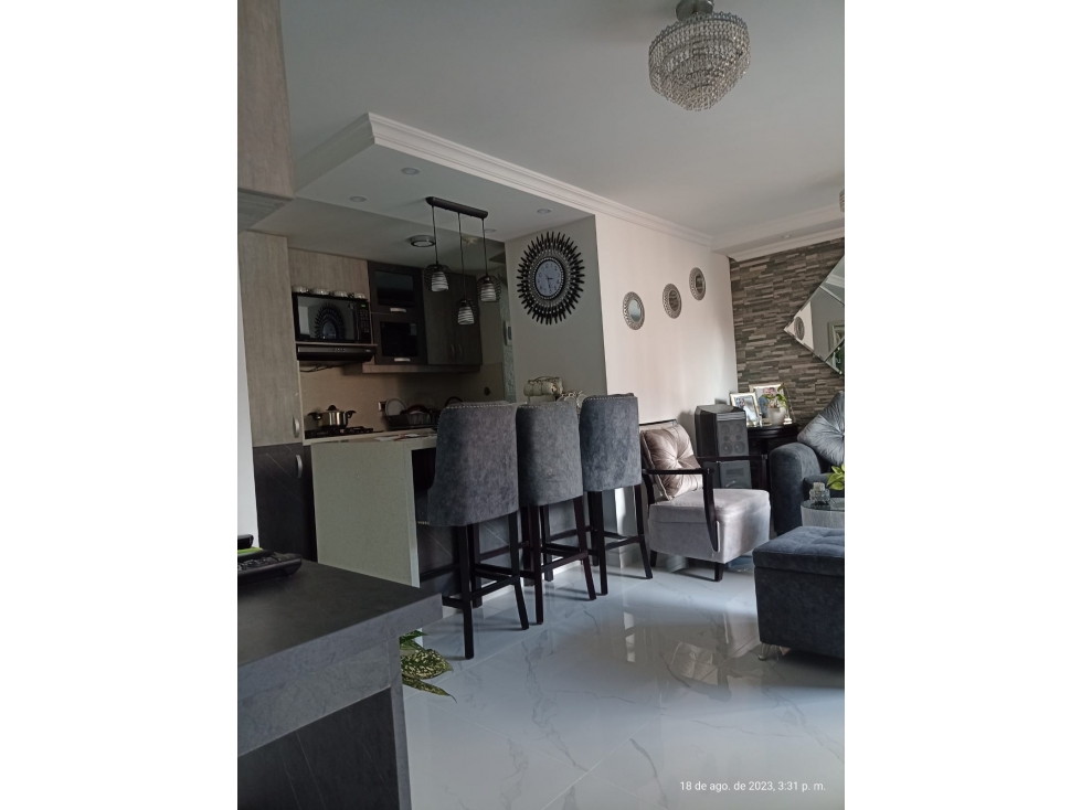 VENDO APARTAMENTO EN MADERA FINA CON PARQUEADERO