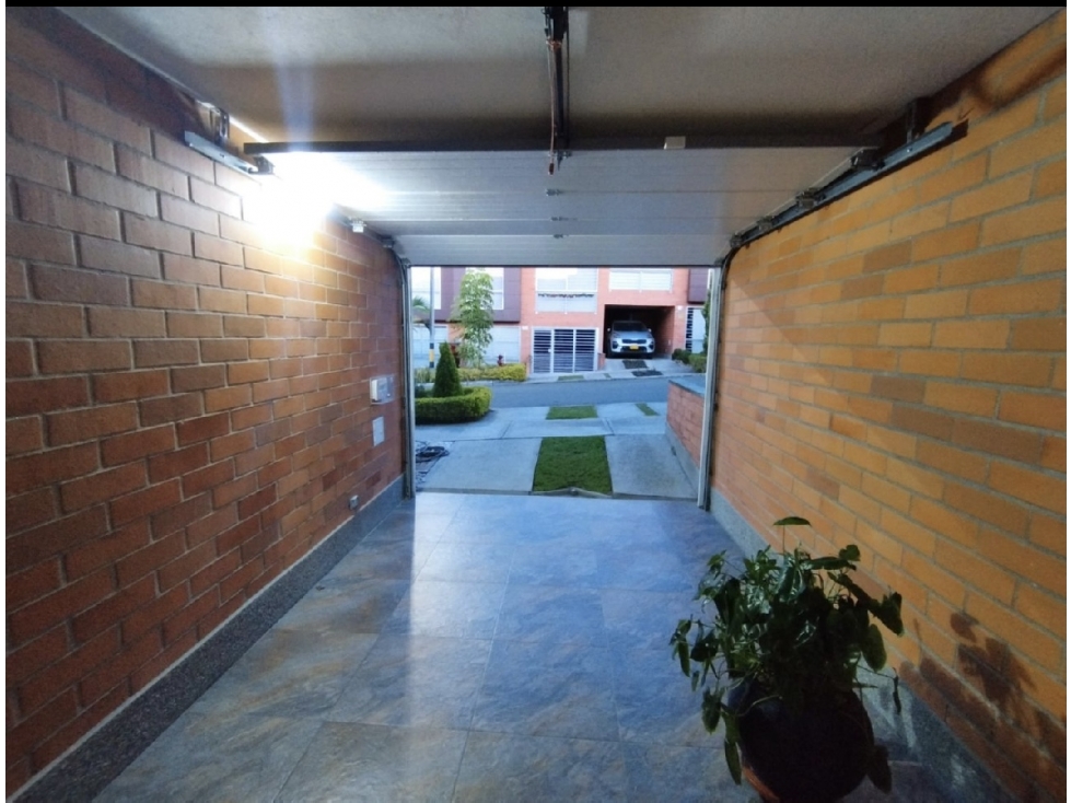 CASA UNIFAMILIAR EN RIONEGRO CERCA AL CENTRO COMERCIAL SAN NICOLAS