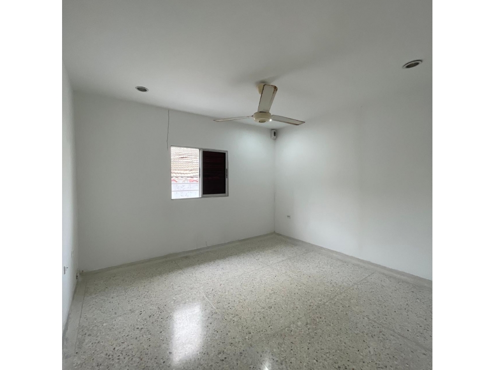 HERMOSA CASA EN RENTA PARAISO — foto 4