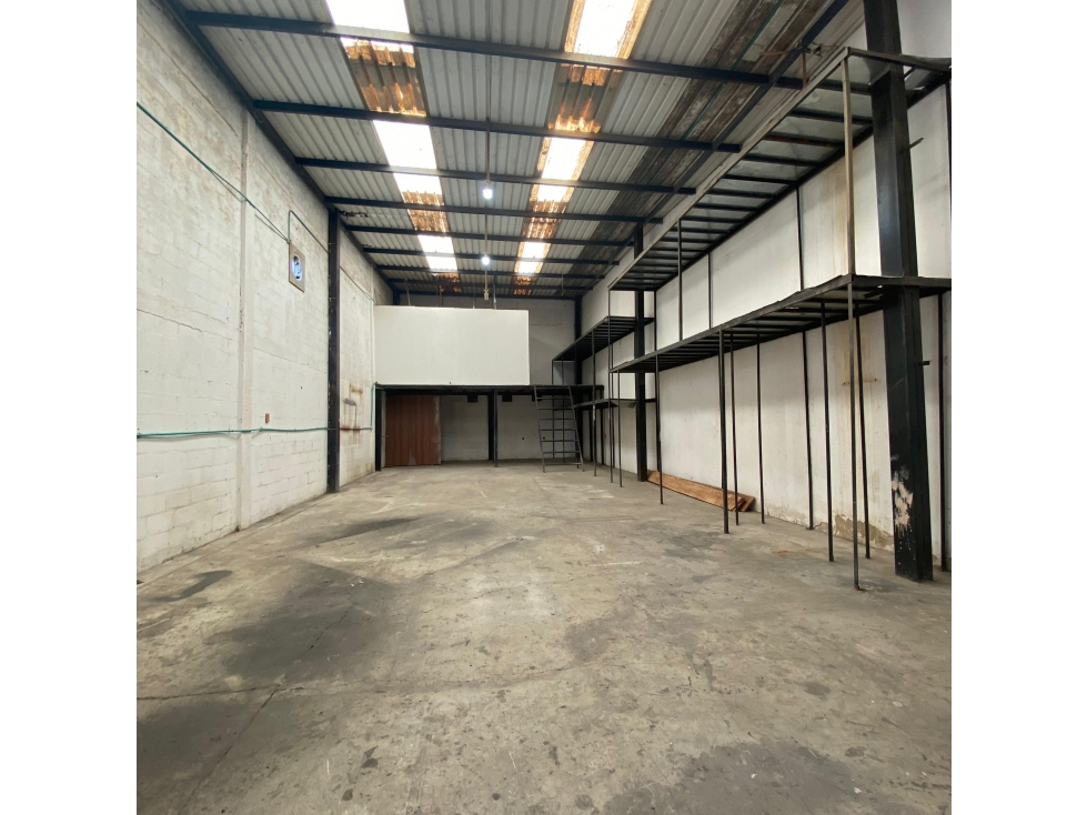 BODEGA COMERCIAL EN RENTA