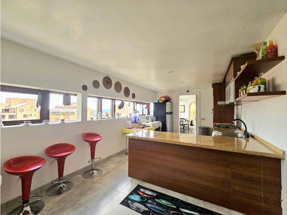 VENDO HERMOSO APARTAMENTO CLASICO DUPLEX EN EL REFUGIO — foto 5
