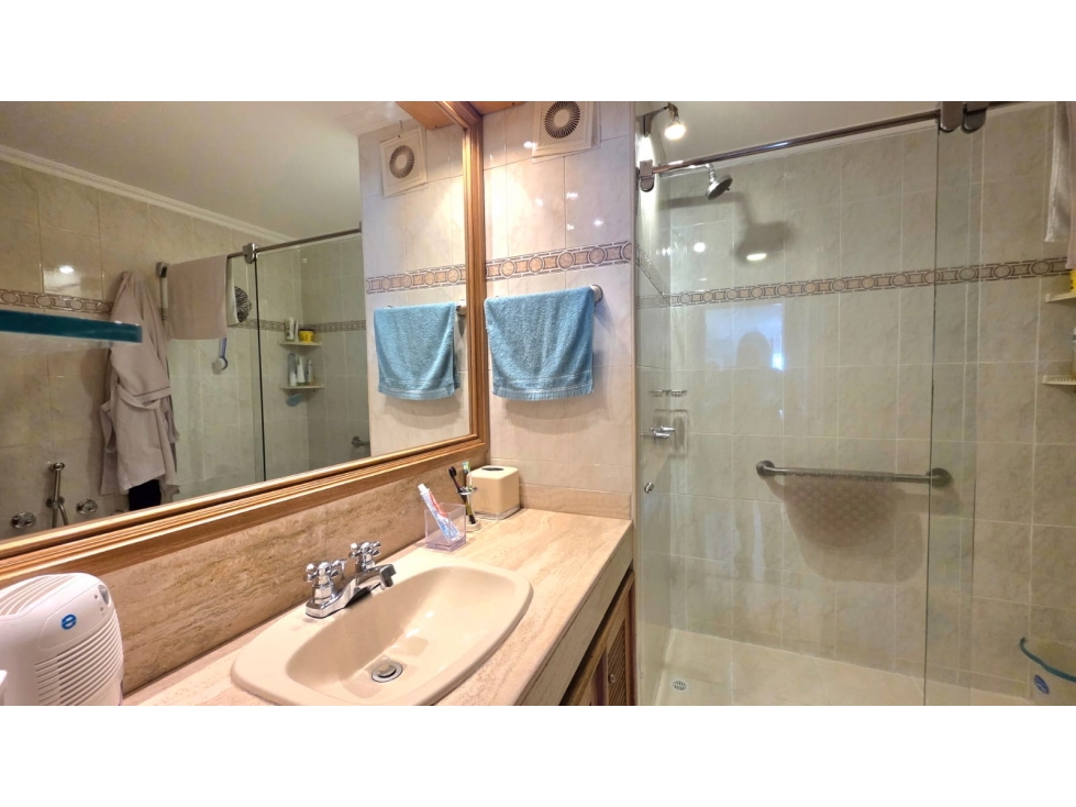 VENDO AMPLIO APARTAMENTO EN SANTA BARBARA - 6