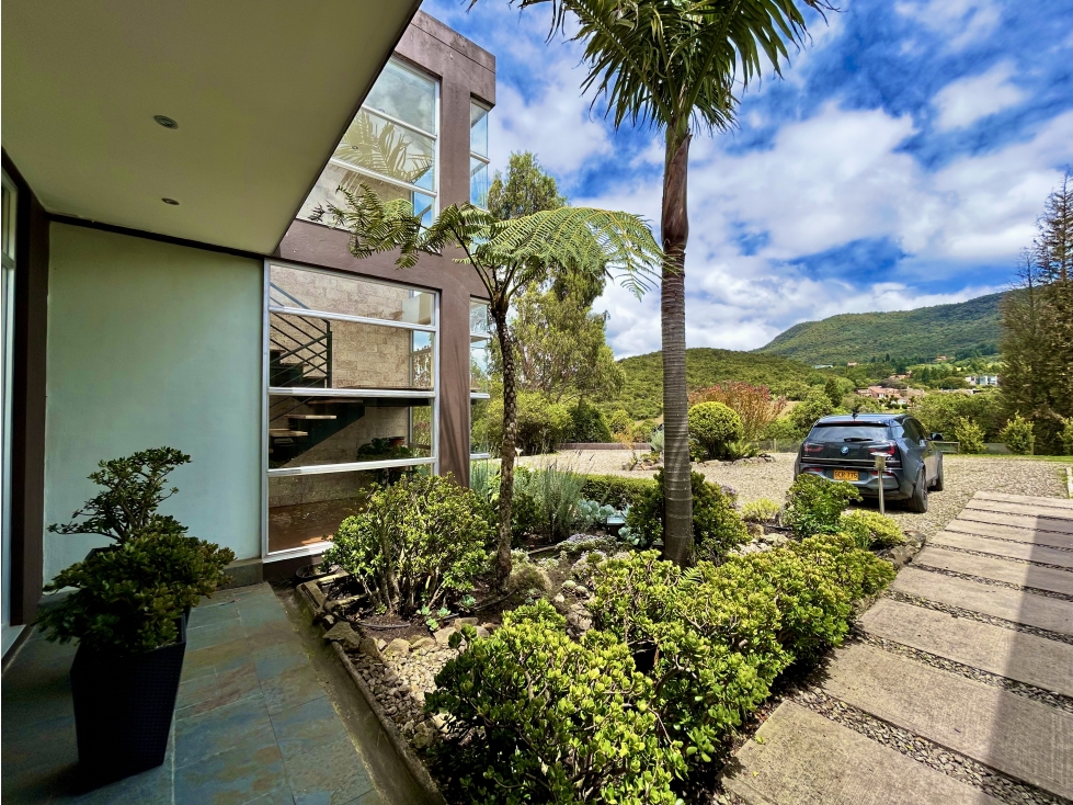 VENDEMOS ESPECTACULAR CASA EN SOFROPOLIS-CHIA-INCREIBLE VISTA