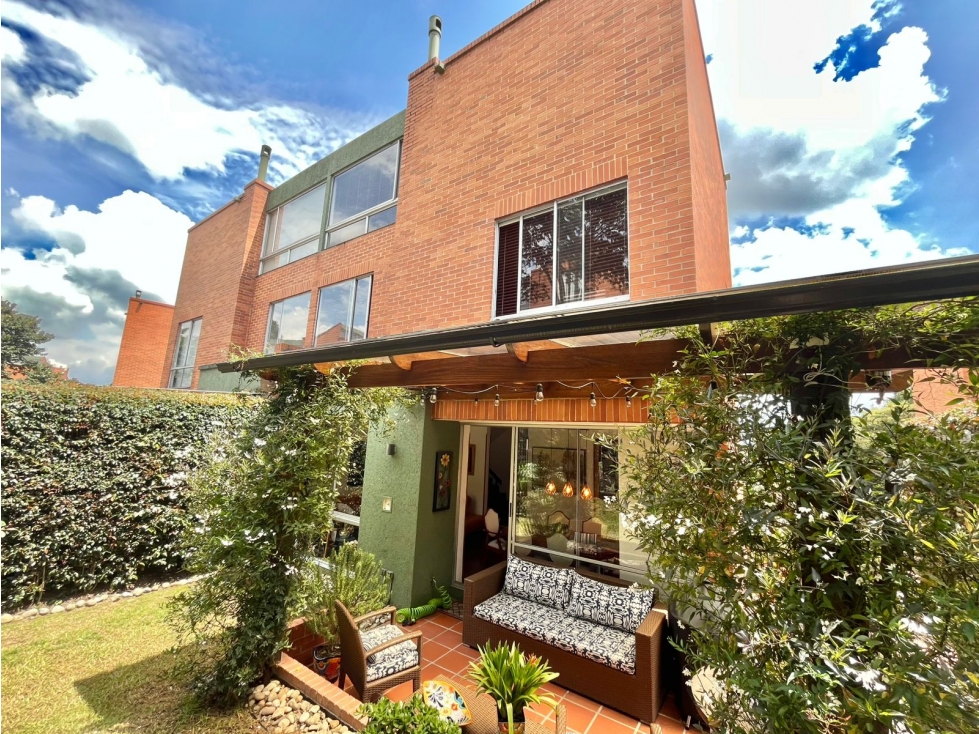 VENDEMOS CASA CON JARDÍN EN PROVENZA BOSQUES DE PROVENZA — foto 5