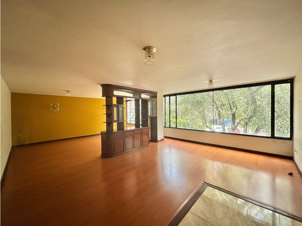 Vendo para remodelar apto en Chicó Reservado