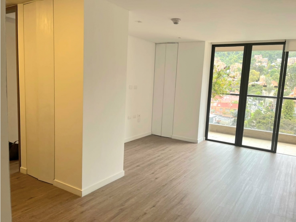 ARRIENDO APARTAESTUDIO CON TERRAZA Y BALCÓN EN SANTA ANA, SENIORS CLUB — foto 2