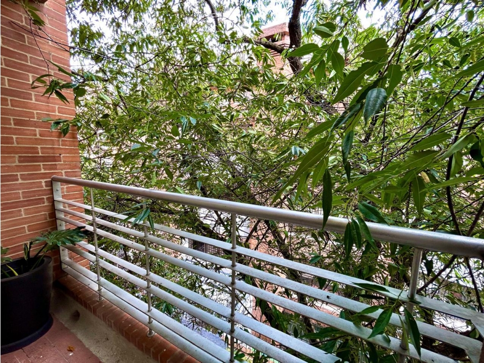 RENTAMOS APTO. REMODELADO CON INCREIBLE TERRAZA EN CHICO NAVARRA — foto 2