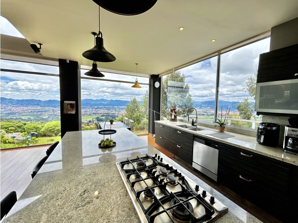 VENDEMOS ESPECTACULAR CASA EN SOFROPOLIS-CHIA-INCREIBLE VISTA — foto 2