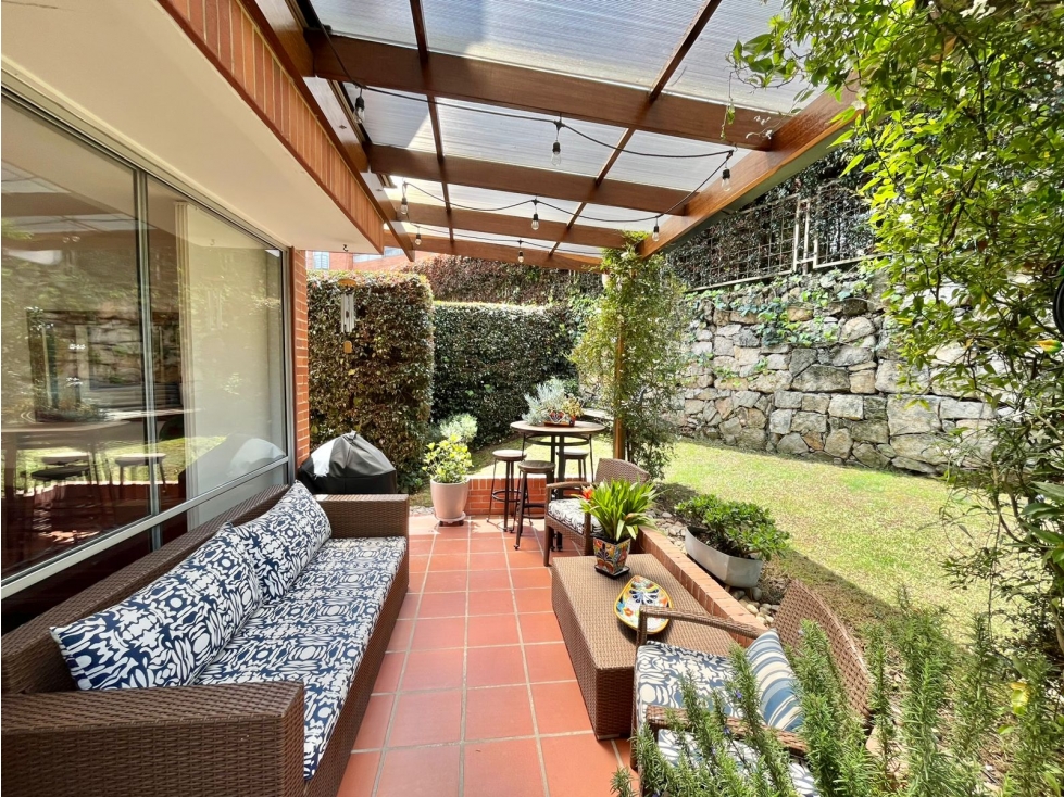 VENDEMOS CASA CON JARDÍN EN PROVENZA BOSQUES DE PROVENZA — foto 2