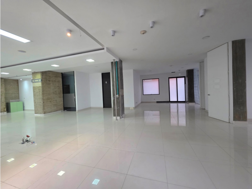 ARRIENDO LOCAL EN EL RETIRO