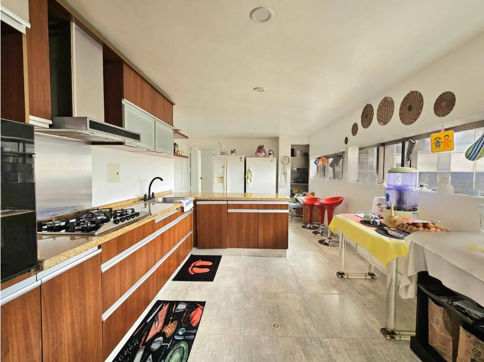 VENDO HERMOSO APARTAMENTO CLASICO DUPLEX EN EL REFUGIO — foto 4