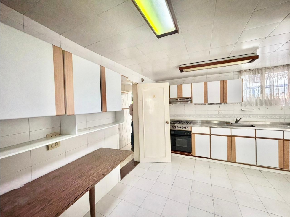 Vendo para remodelar apto en Chicó Reservado — foto 5