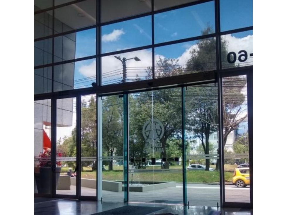 ARRIENDO OFICINAS (Valor por m2) EN EDIFICIO SOBRE LA AUTOPISTA NORTE — foto 2