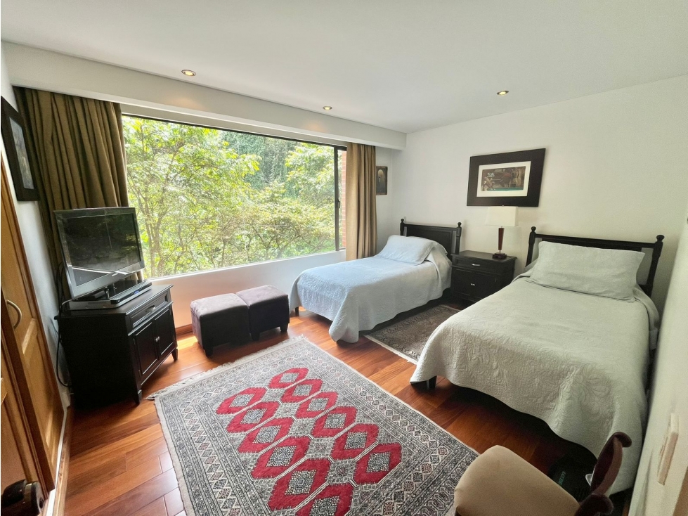 VENDEMOS LINDO APARTAMENTO CON AMPLIOS ESPACIOS Y VISTA EN ROSALES — foto 2