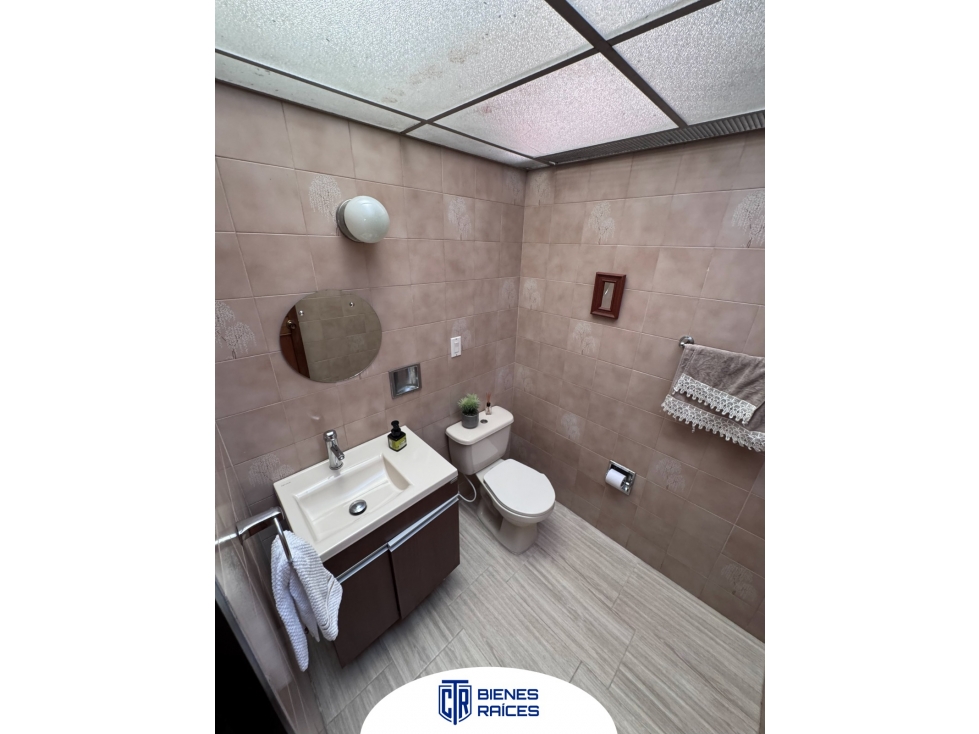 Amplia casa con gran potencial para vivir o invertir