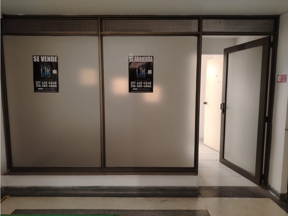 SE VENDE OFICINA EN EDIFICIO PASO REAL CENTRO DE LA CIUDAD - 2