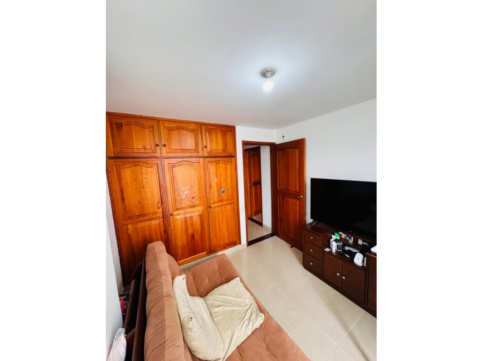 SE VENDE APARTAMENTO EN TORRES DEL PRADO AMPLIO Y COMPLETO — foto 2
