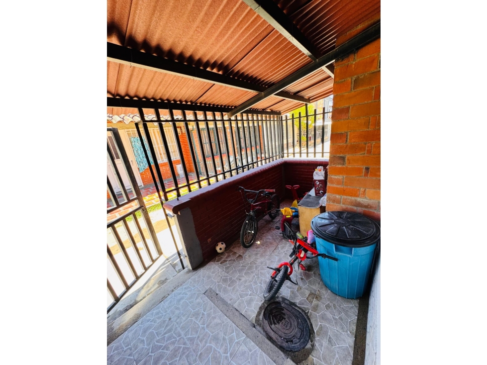 Linda casa en Santa Ana con antejardín y patio — foto 5