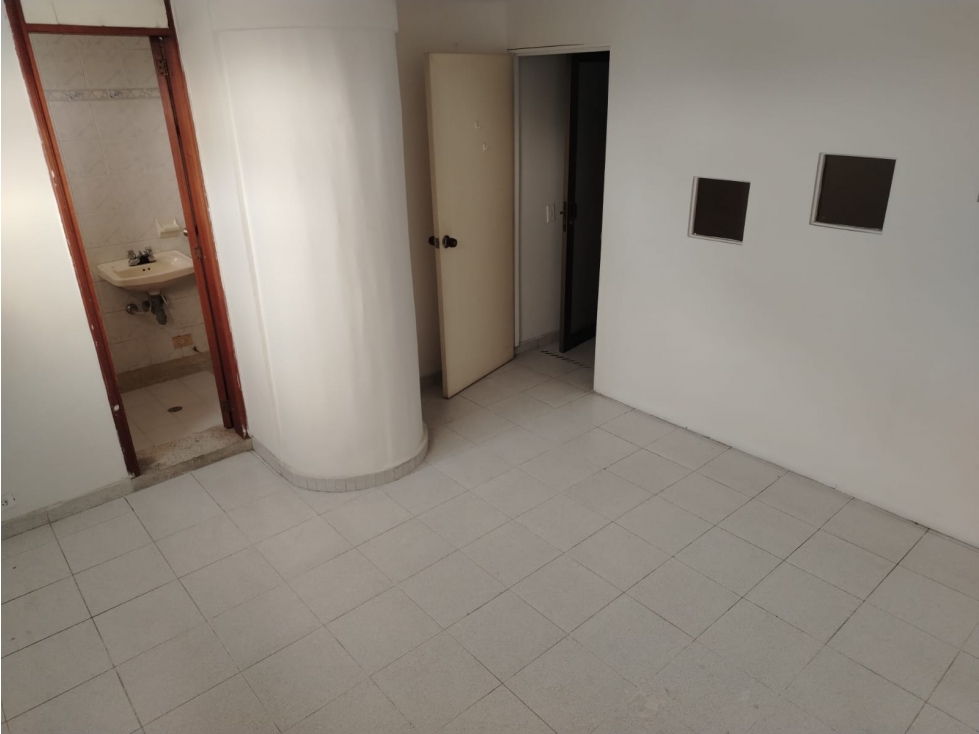 SE VENDE OFICINA EN EDIFICIO PASO REAL CENTRO DE LA CIUDAD - 3