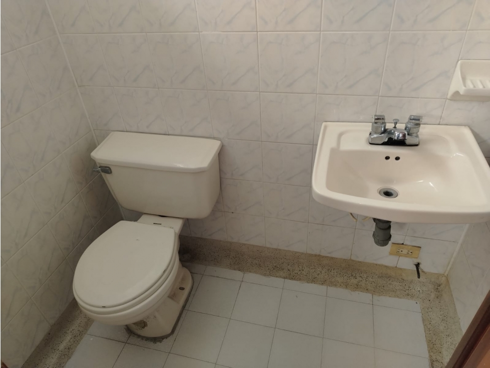 SE VENDE OFICINA EN EDIFICIO PASO REAL CENTRO DE LA CIUDAD - 4
