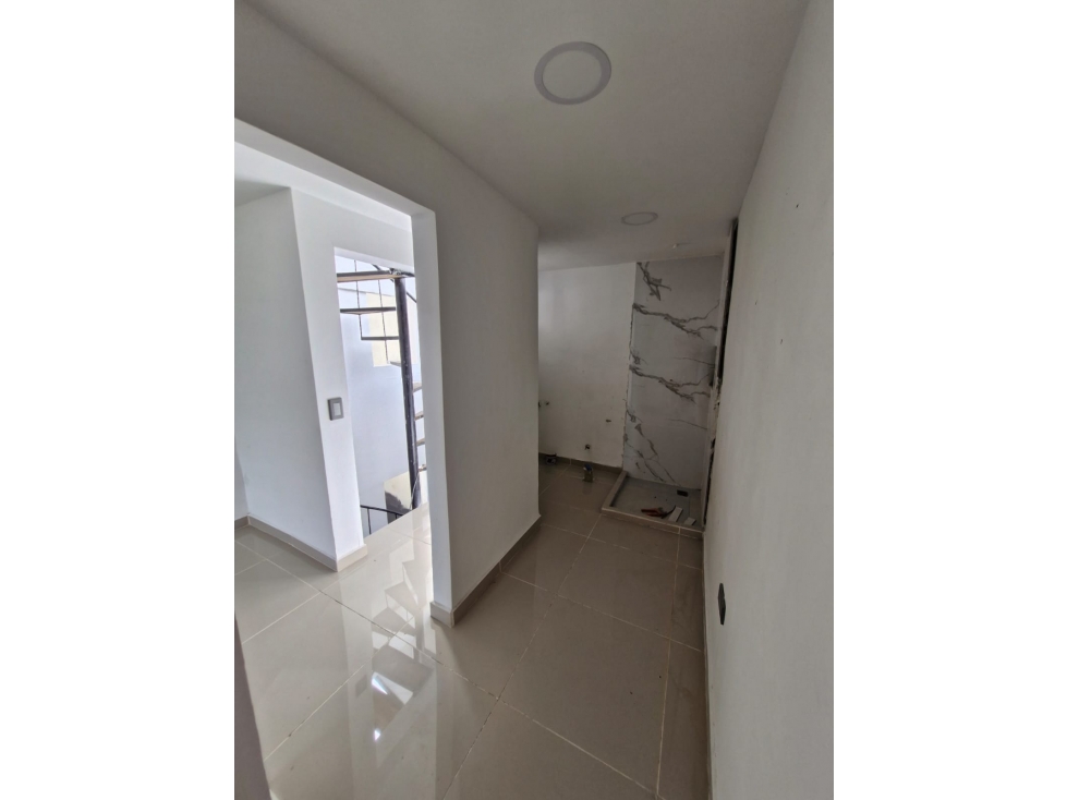 ¡GRAN OPORTUNIDAD! CASA MULTIFAMILIAR EN BARCELONA 4 PISOS - 4