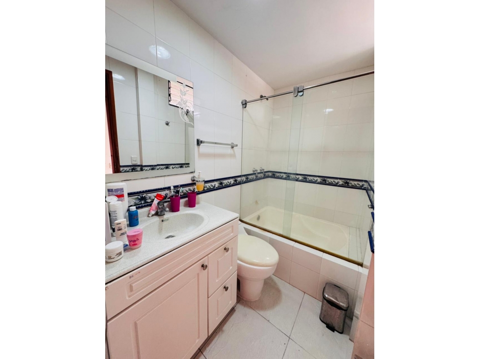 SE VENDE APARTAMENTO EN TORRES DEL PRADO AMPLIO Y COMPLETO — foto 5