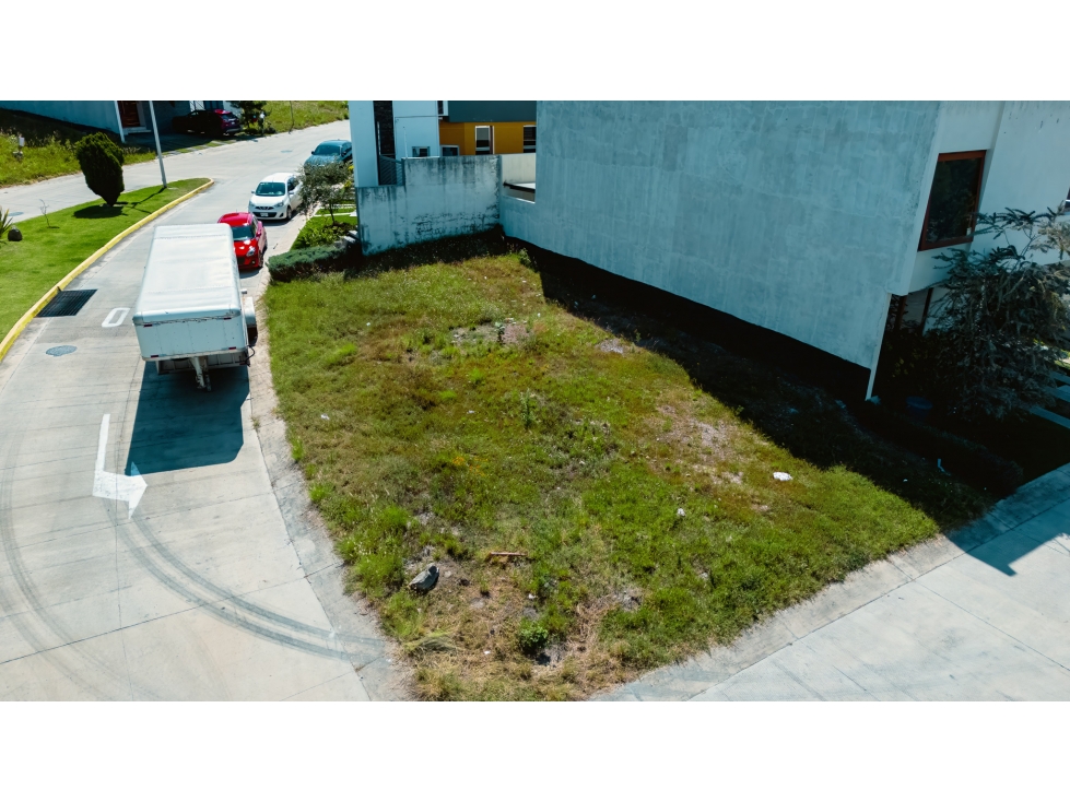 Venta de terreno en esquina en Los Robles Residencial Zapopan Jalisco - 3