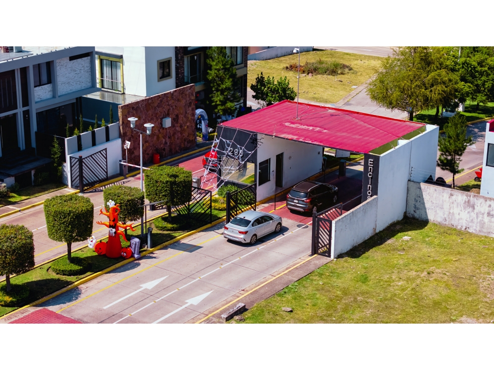 Venta de terreno en esquina en Los Robles Residencial Zapopan Jalisco - 2