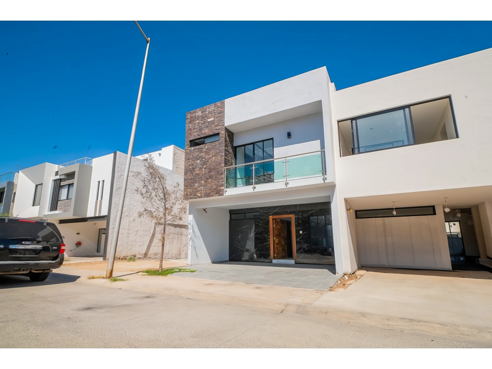 Vemta de casa de 4 recámaras en Boreales coto 2 zona valdepeñas