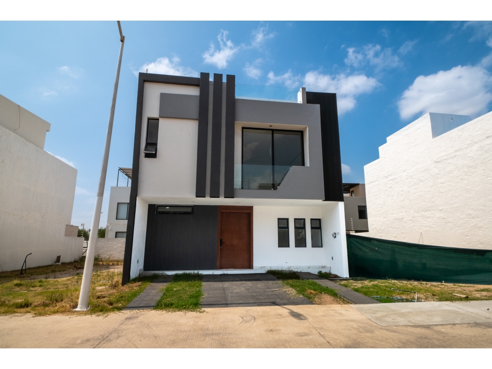 Venta casa 4 recámaras en valle imperial coto Castaño