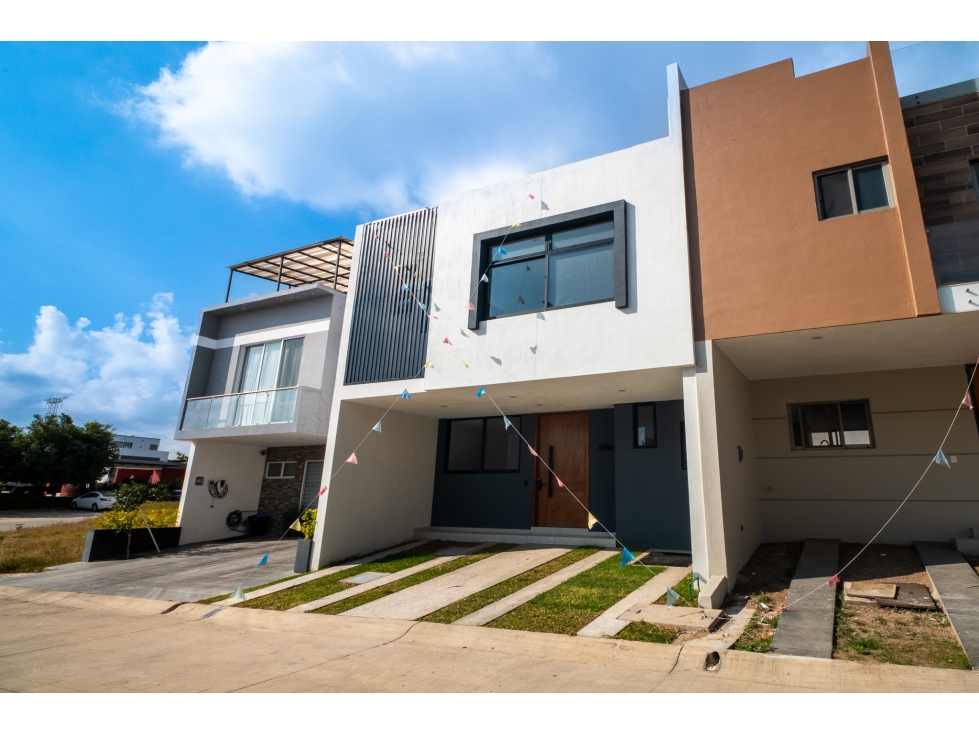 Venta casa 4 recámaras en Capital Norte Coto Pontevedra Zapopan