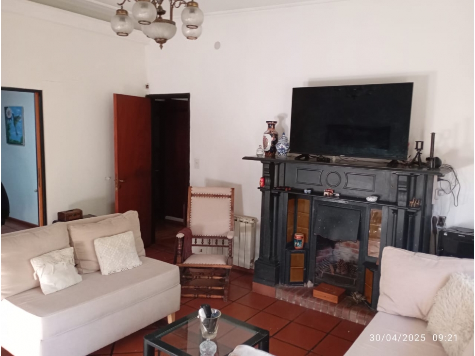 EN VENTA CASA Ubicada en Florencio Varela Centro - 2