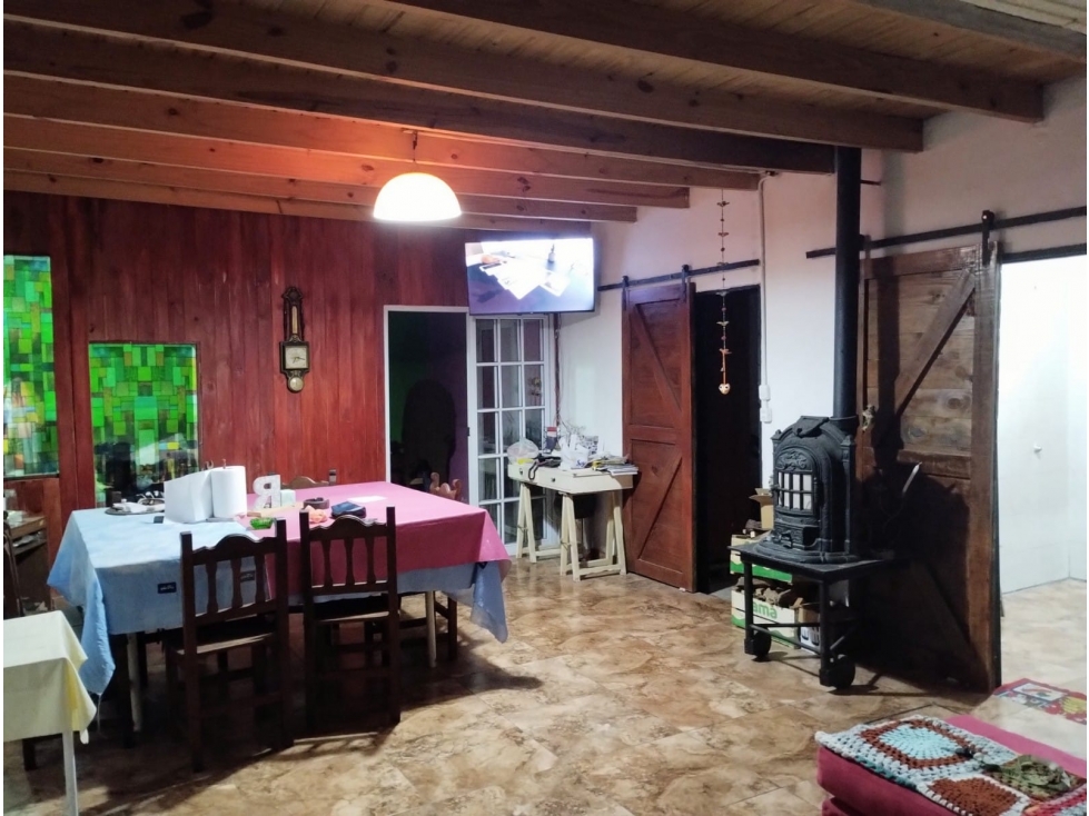 CASA CON GALPON en venta - 2