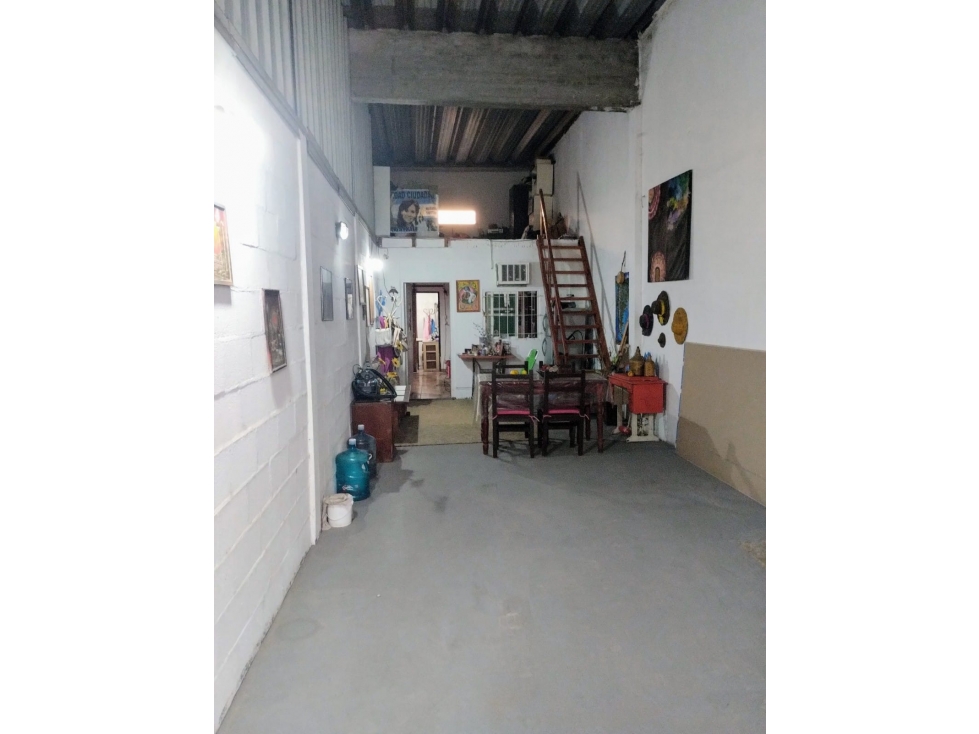 CASA CON GALPON en venta - 4